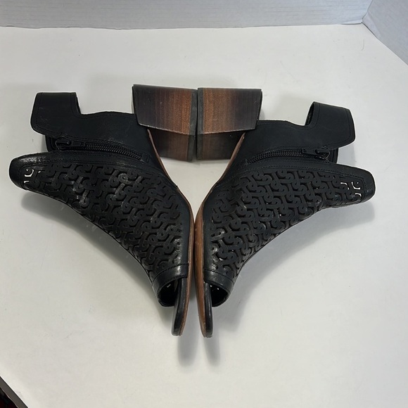 Vince Camuto Sternat “shooties”. - Picture 6 of 16